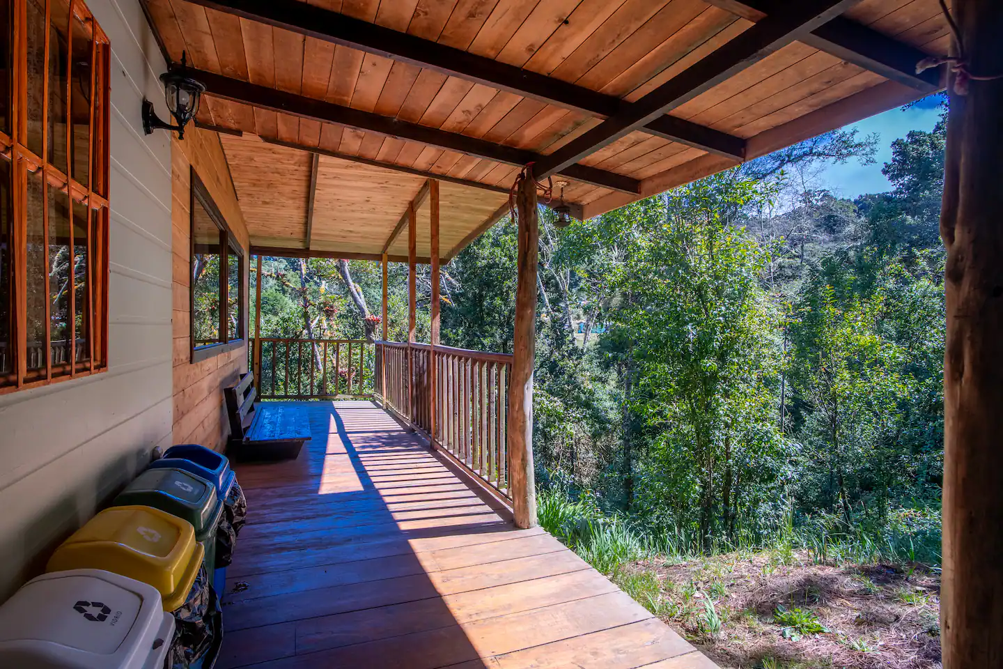 Terraza de La Magnolia con vista al bosque